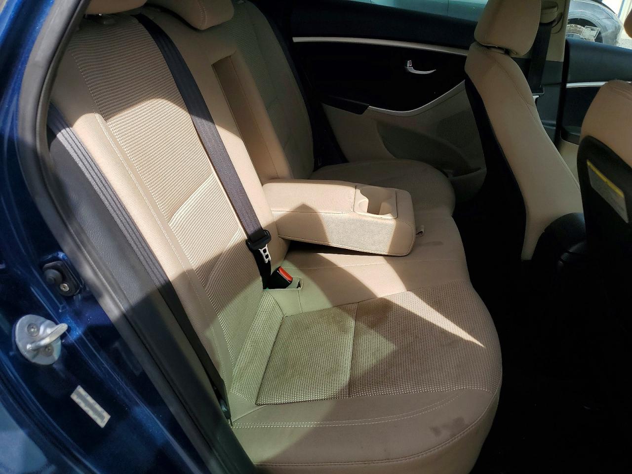 Hyundai ELANTRA Base