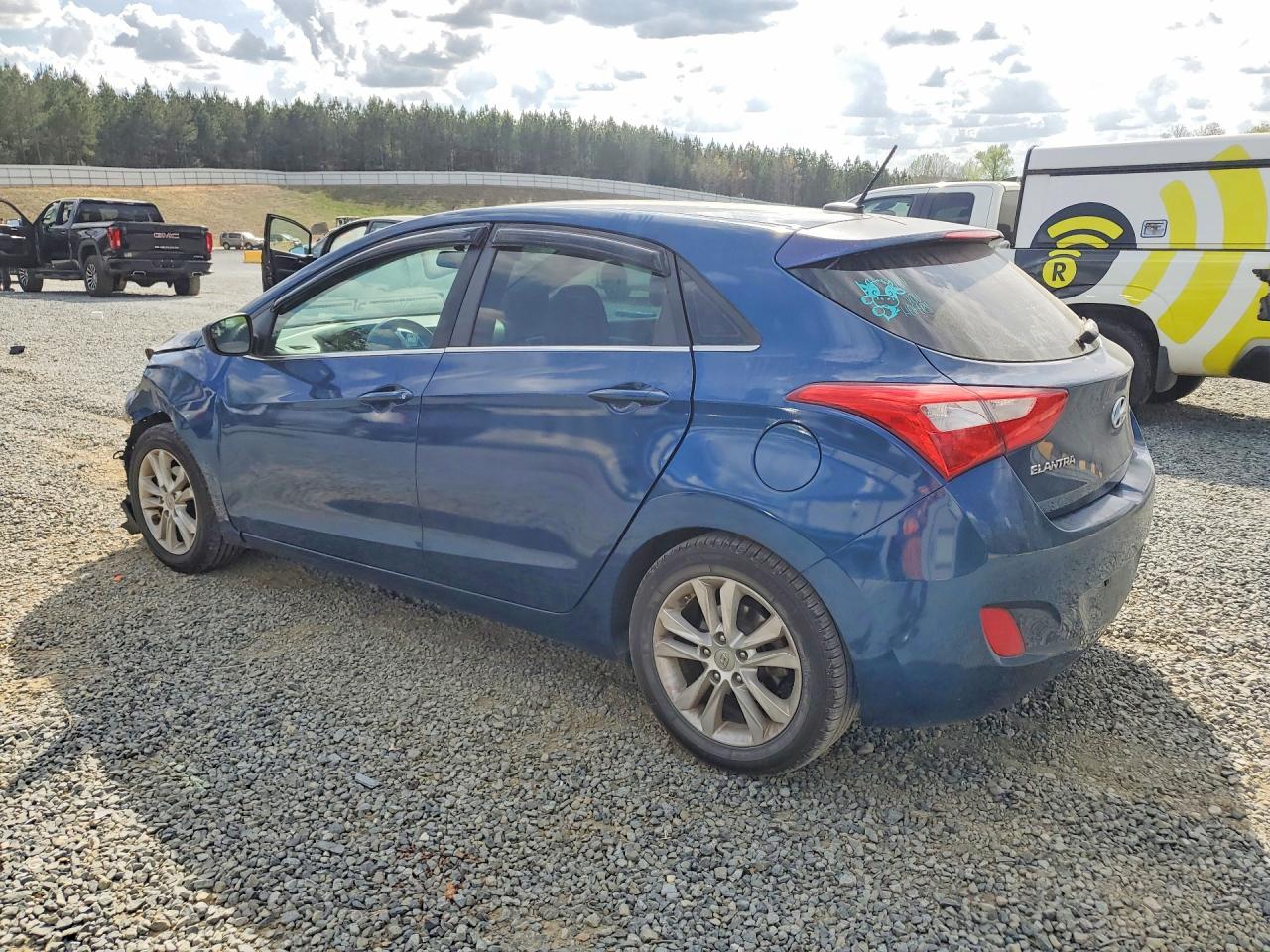 Hyundai ELANTRA Base