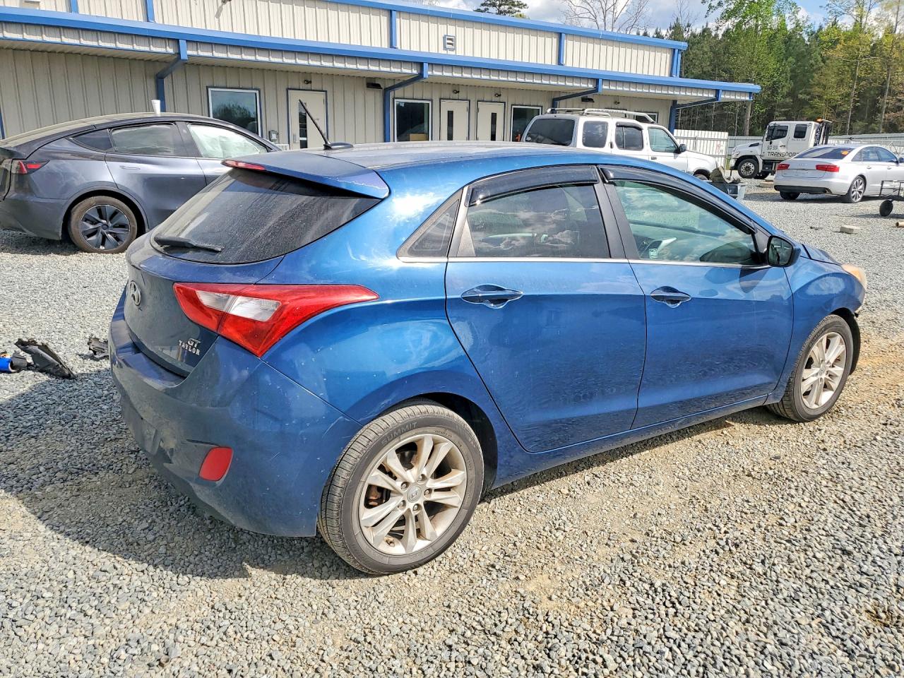 Hyundai ELANTRA Base