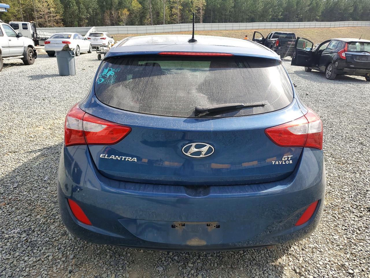 Hyundai ELANTRA Base