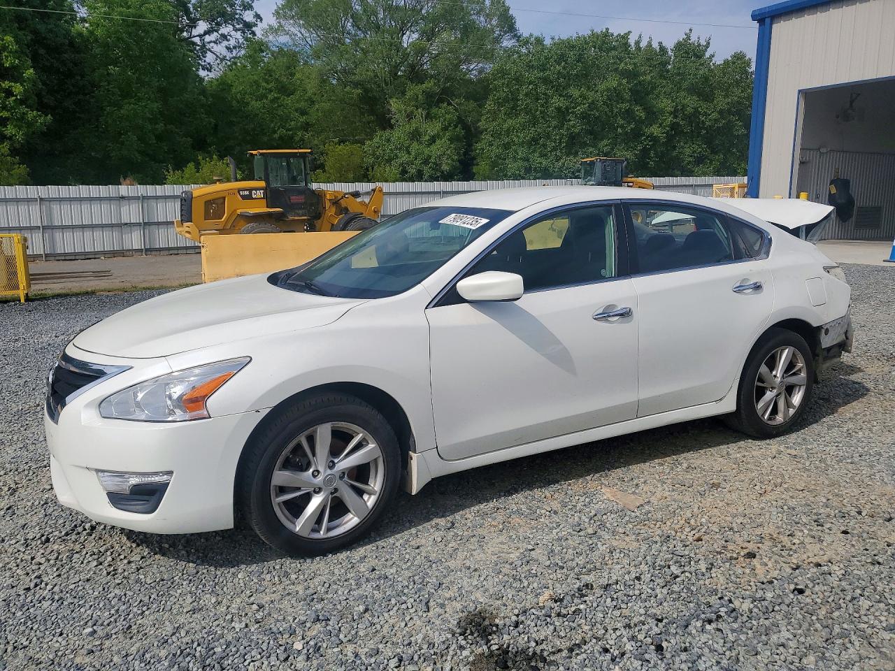 Salvage Nissan Altima Image