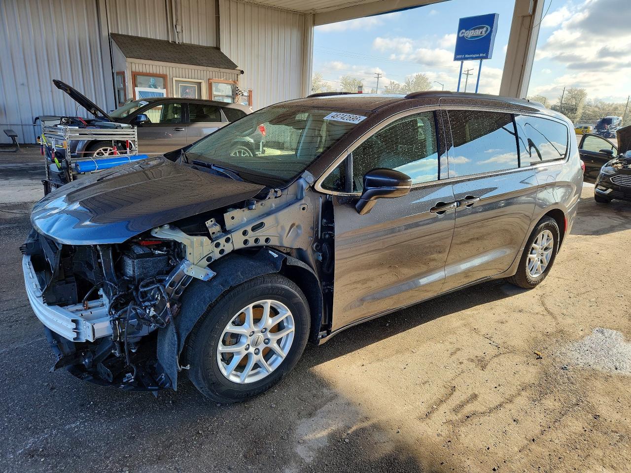 Salvage Chrysler Pacifica Image