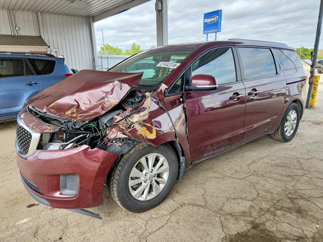 Salvage Kia Sedona Image