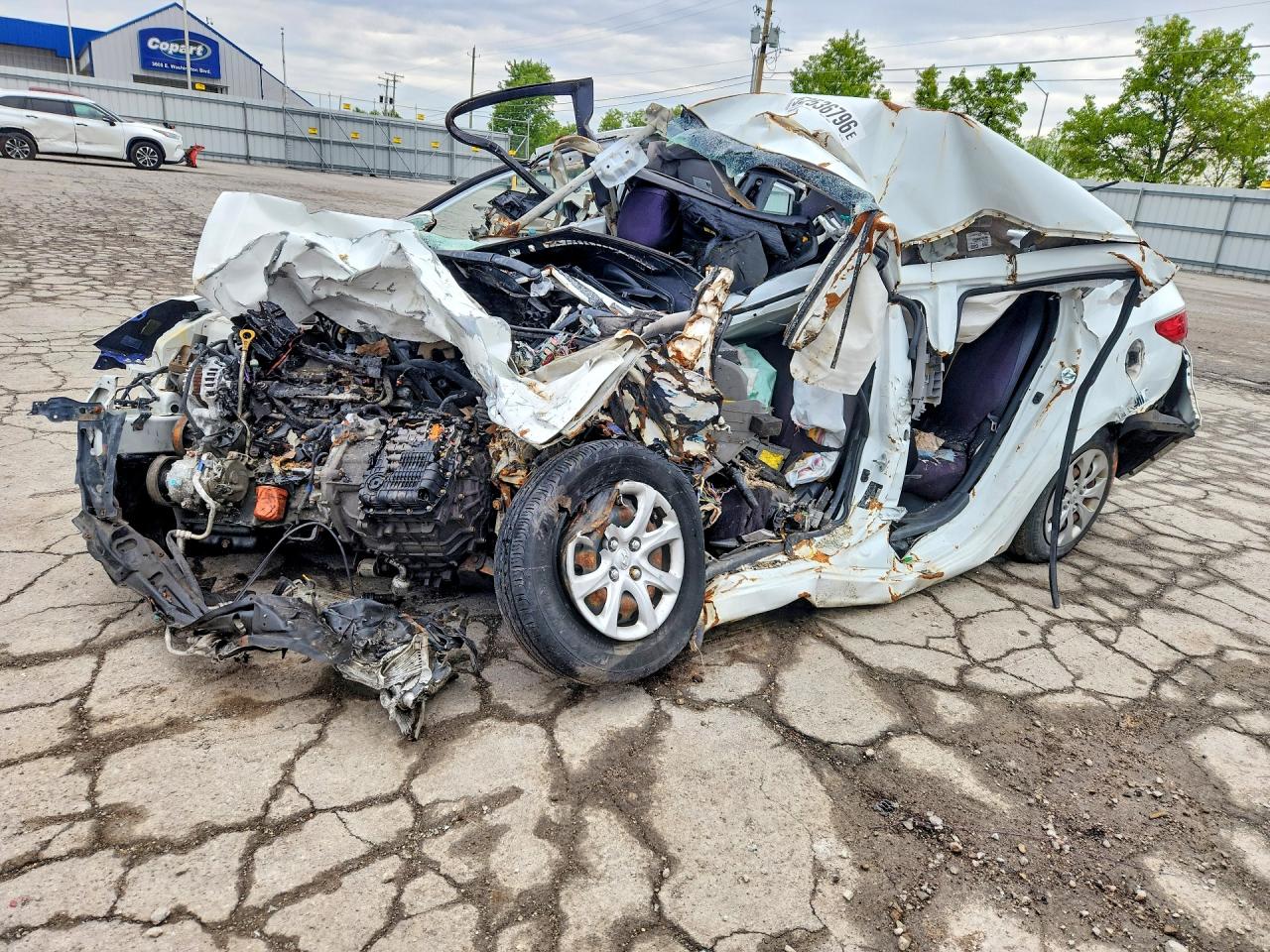 Salvage Hyundai ACCENT Image