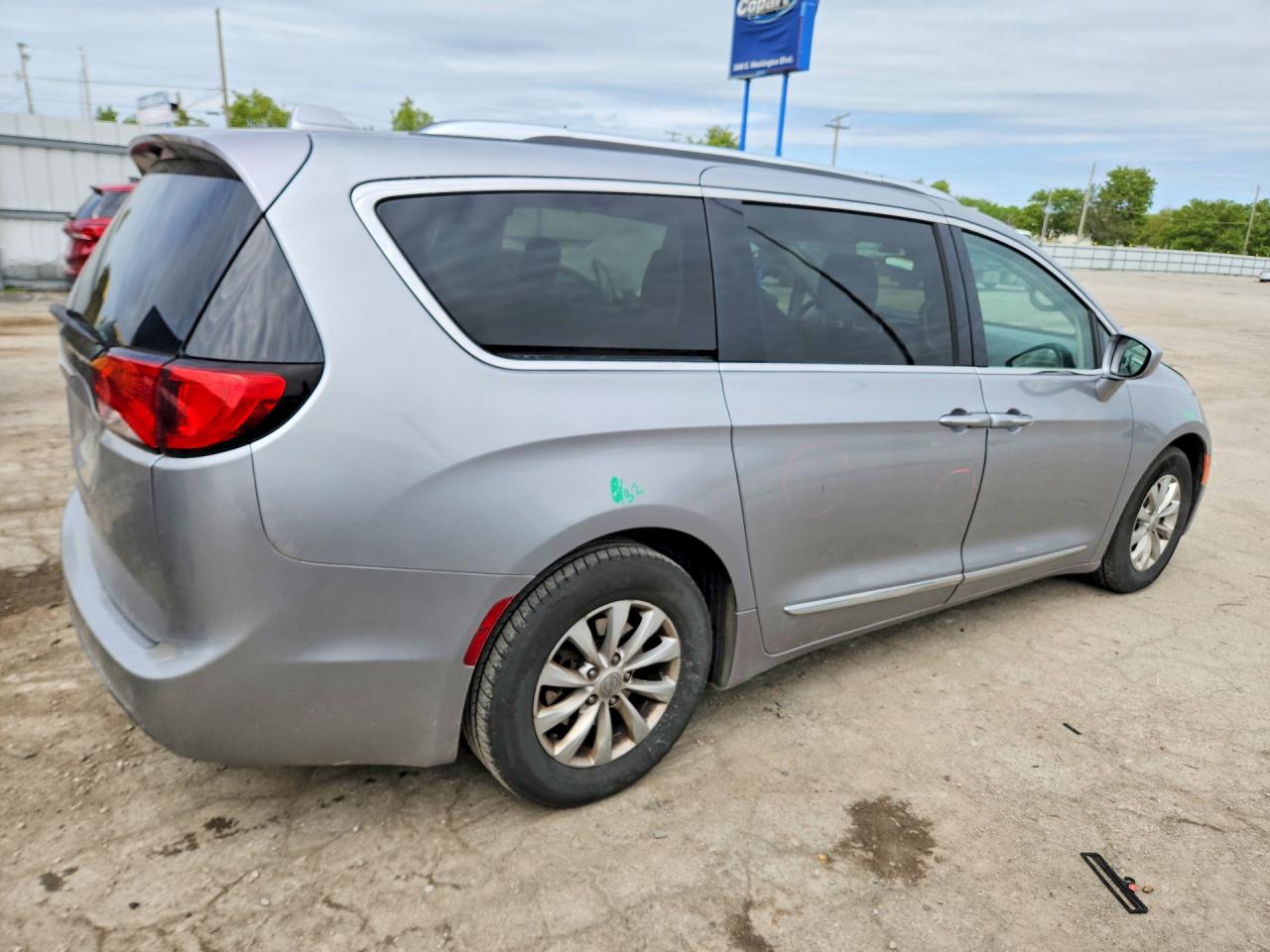 Chrysler Pacifica Touring L