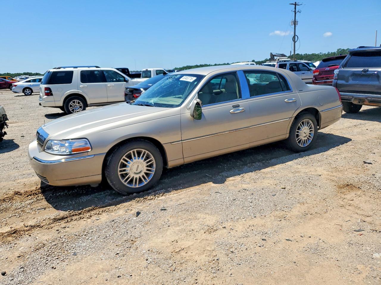 Salvage Lincoln Towncar Image