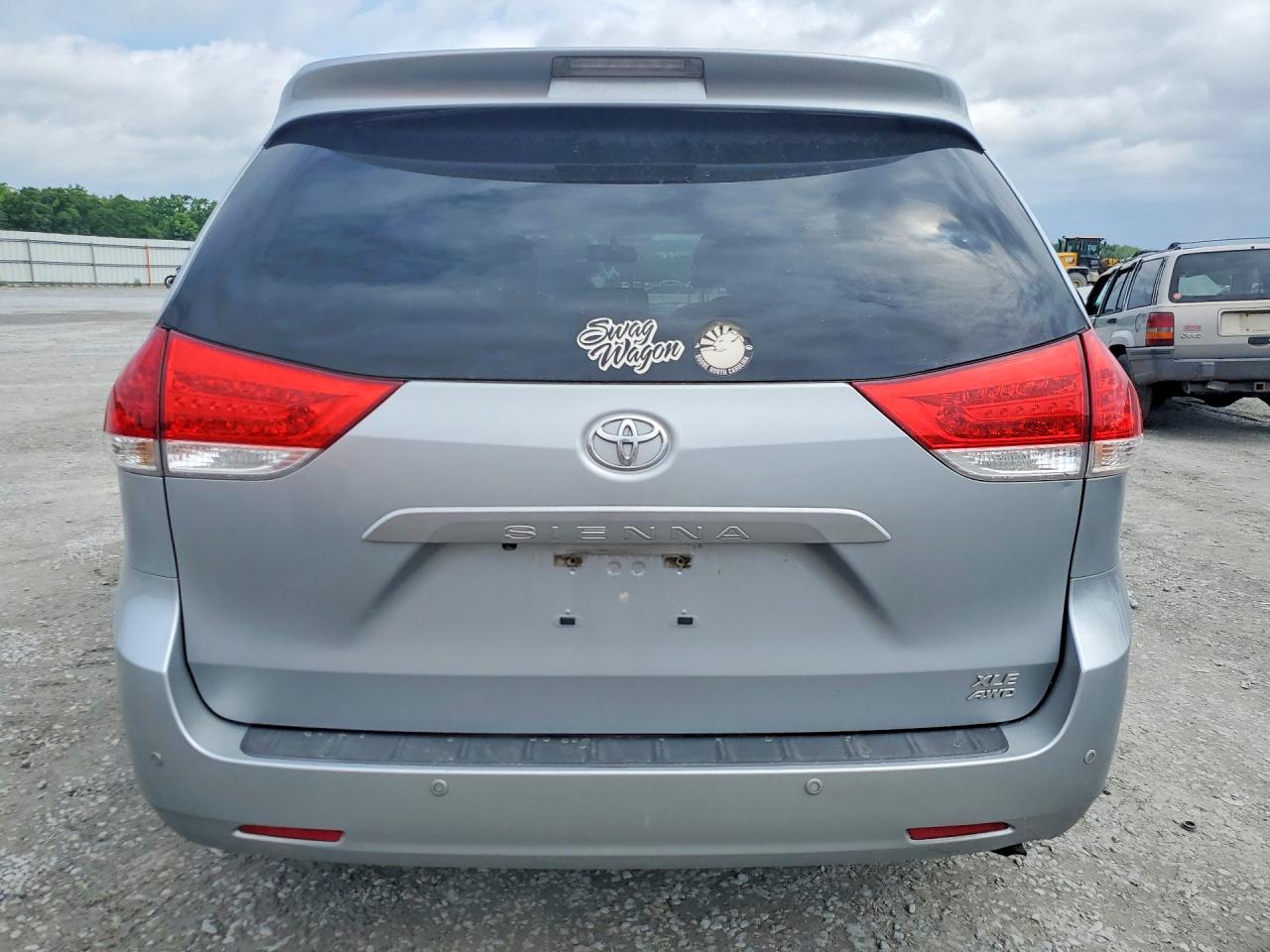 Toyota Sienna Xle 7-passenger