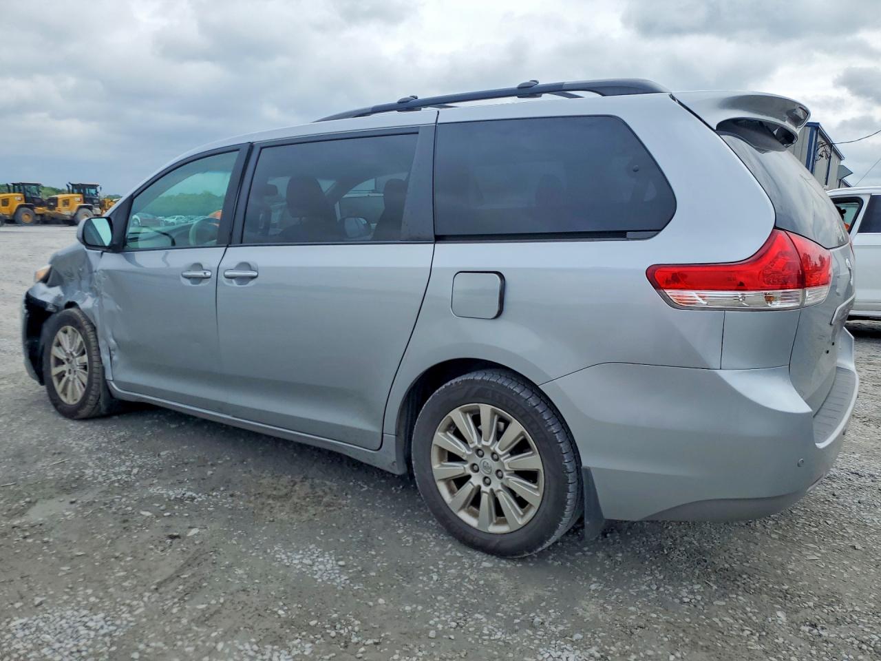 Toyota Sienna Xle 7-passenger