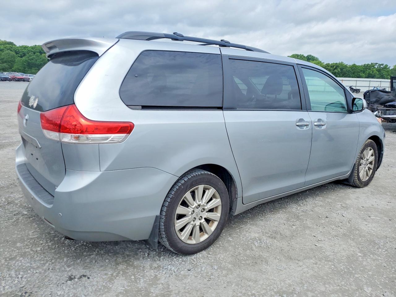 Toyota Sienna Xle 7-passenger