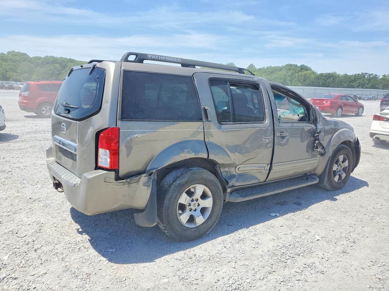 Nissan Pathfinder S