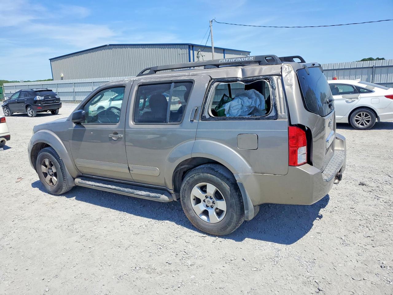 Nissan Pathfinder S