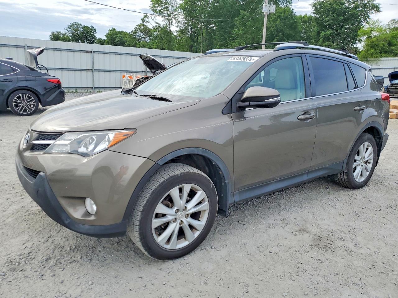 Salvage Toyota RAV4 Image