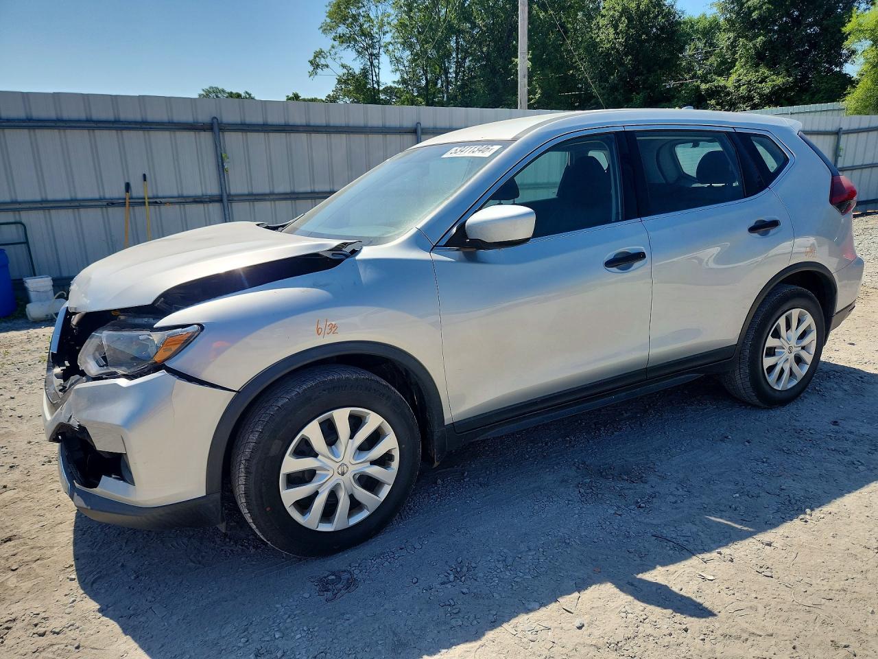 Salvage Nissan Rogue Image