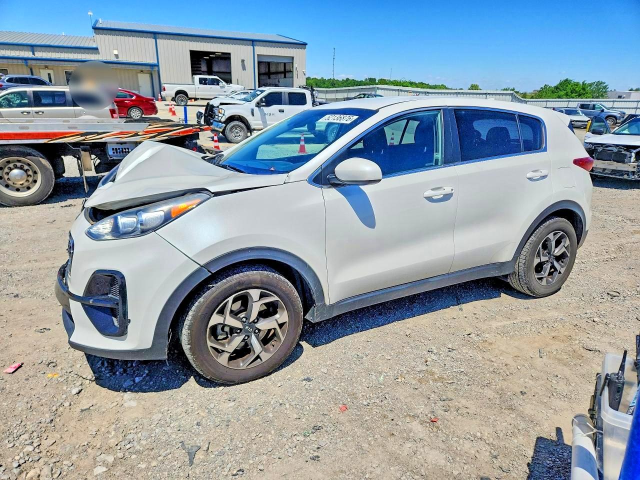 Salvage Kia Sportage Image
