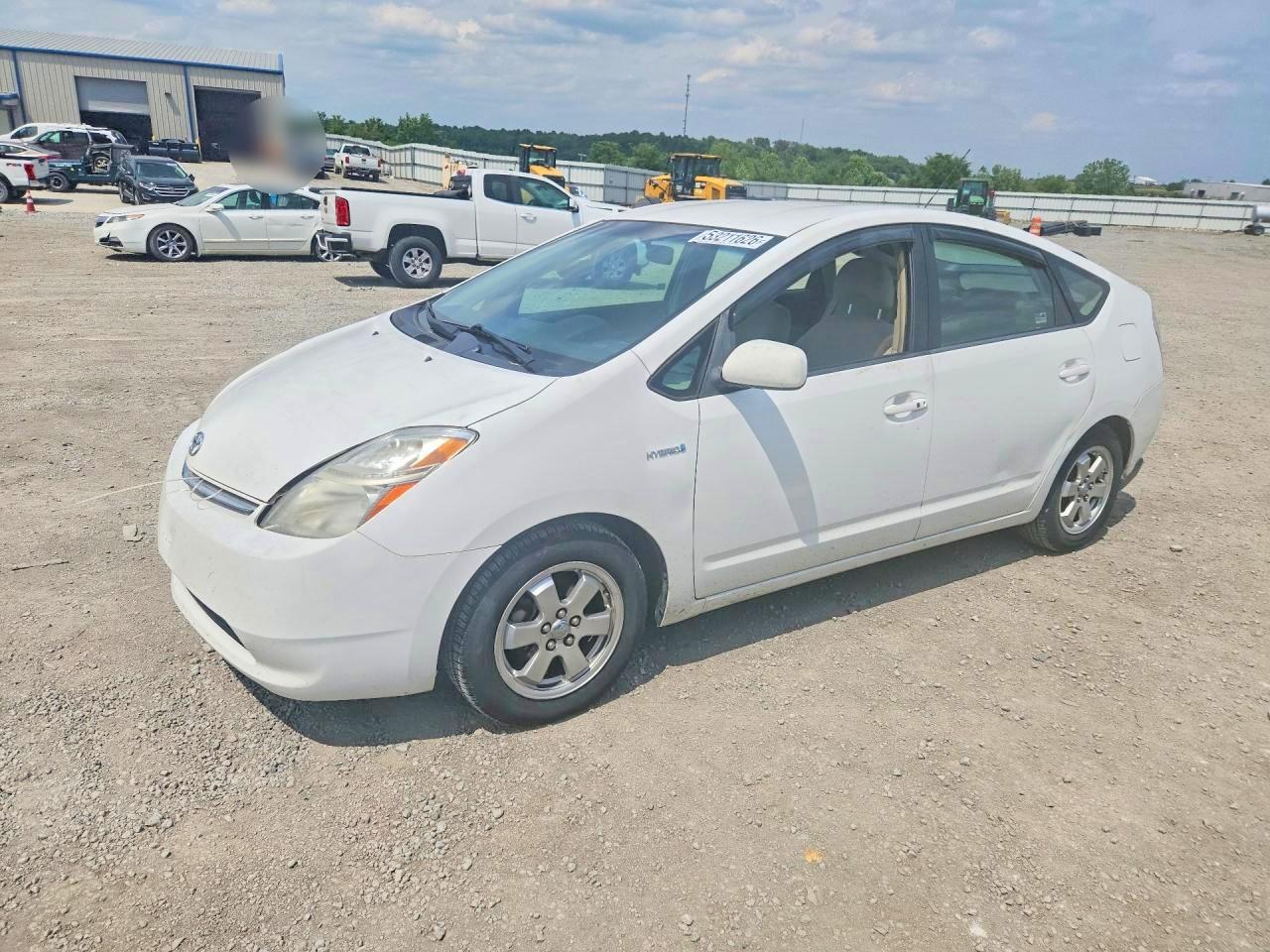 Salvage Toyota Prius Image