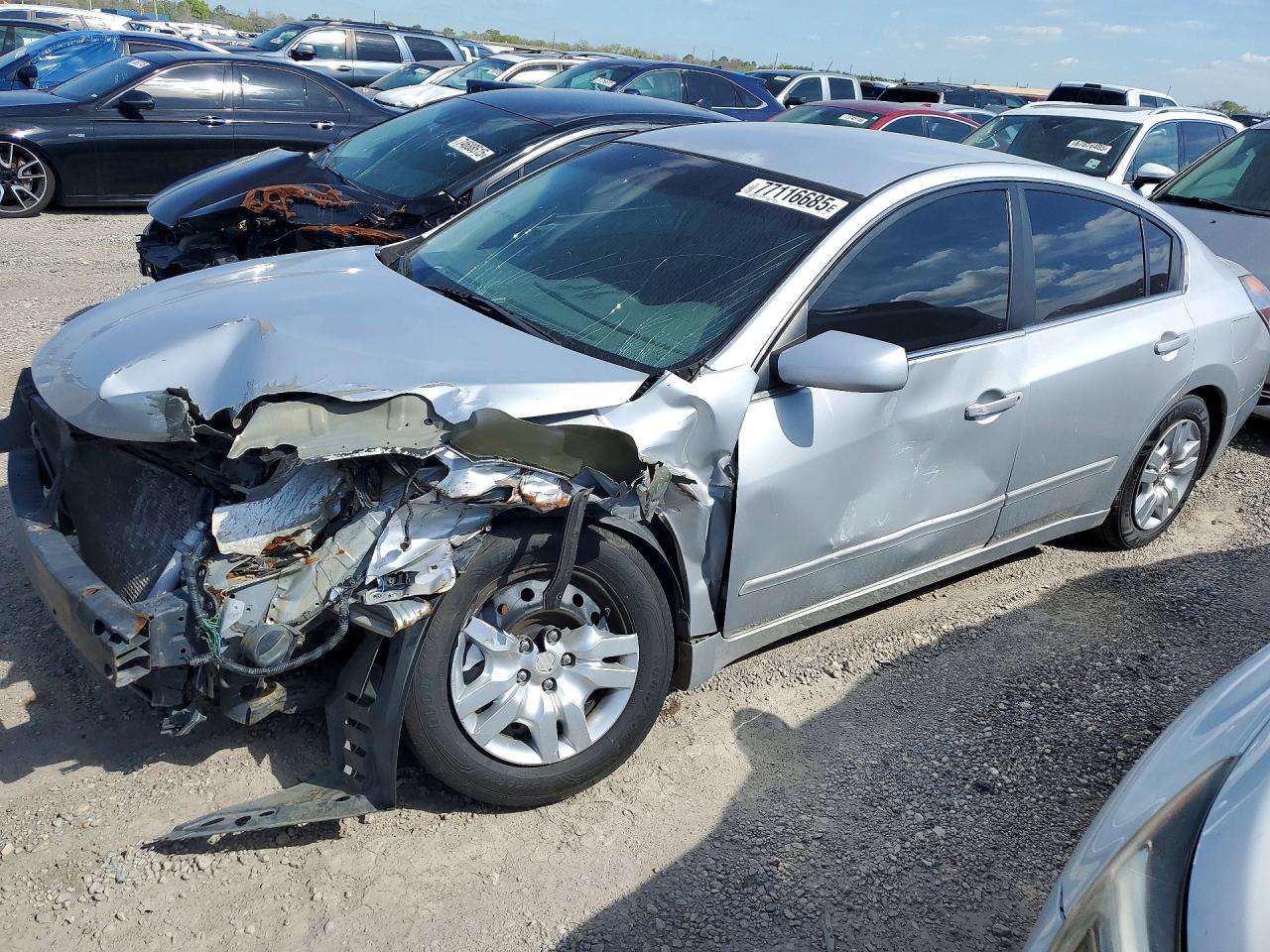 Salvage Nissan Altima Image