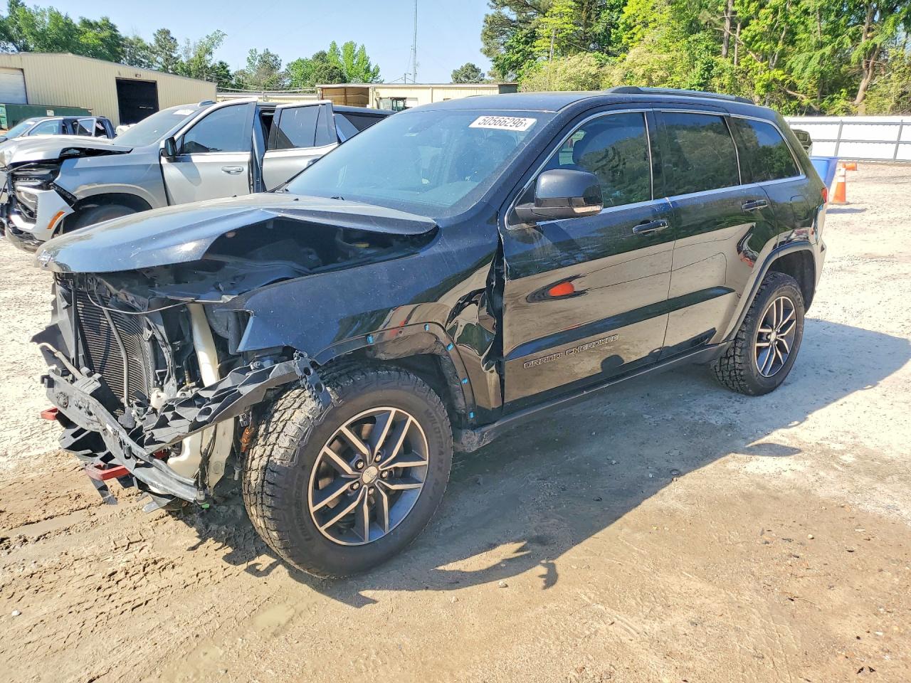 Salvage Jeep Grand Cherokee Image