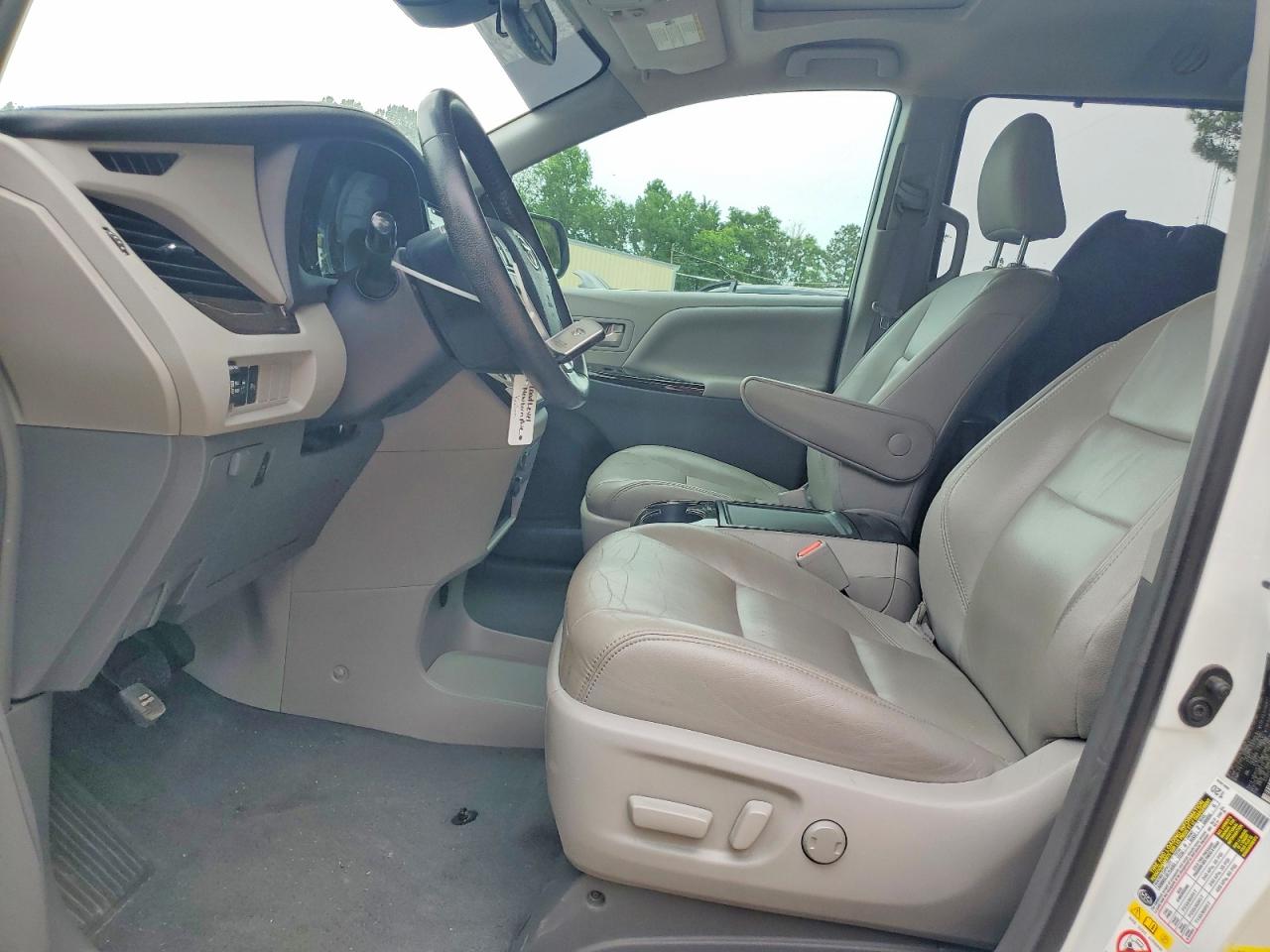Toyota Sienna Xle 8-passenger
