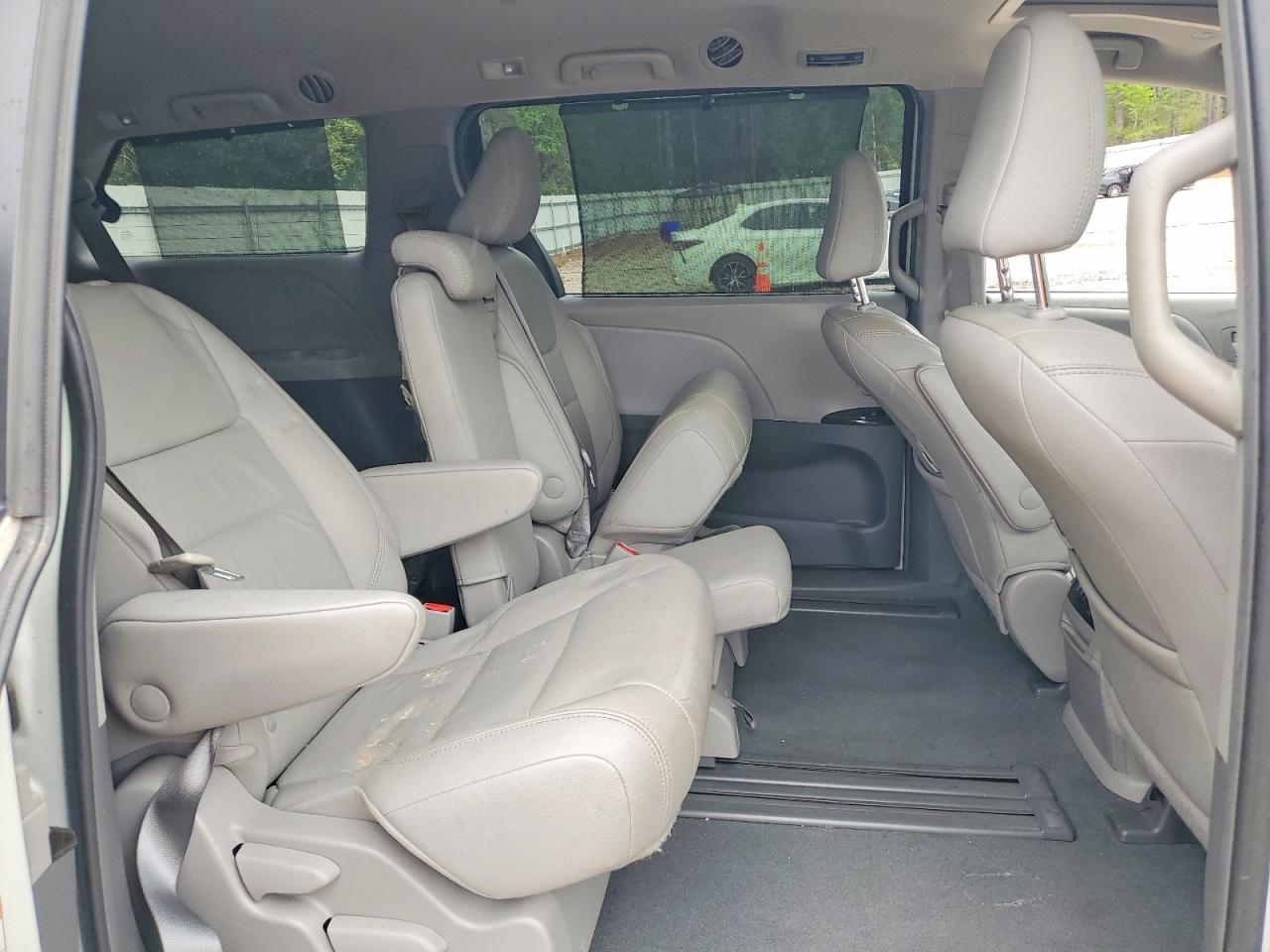 Toyota Sienna Xle 8-passenger