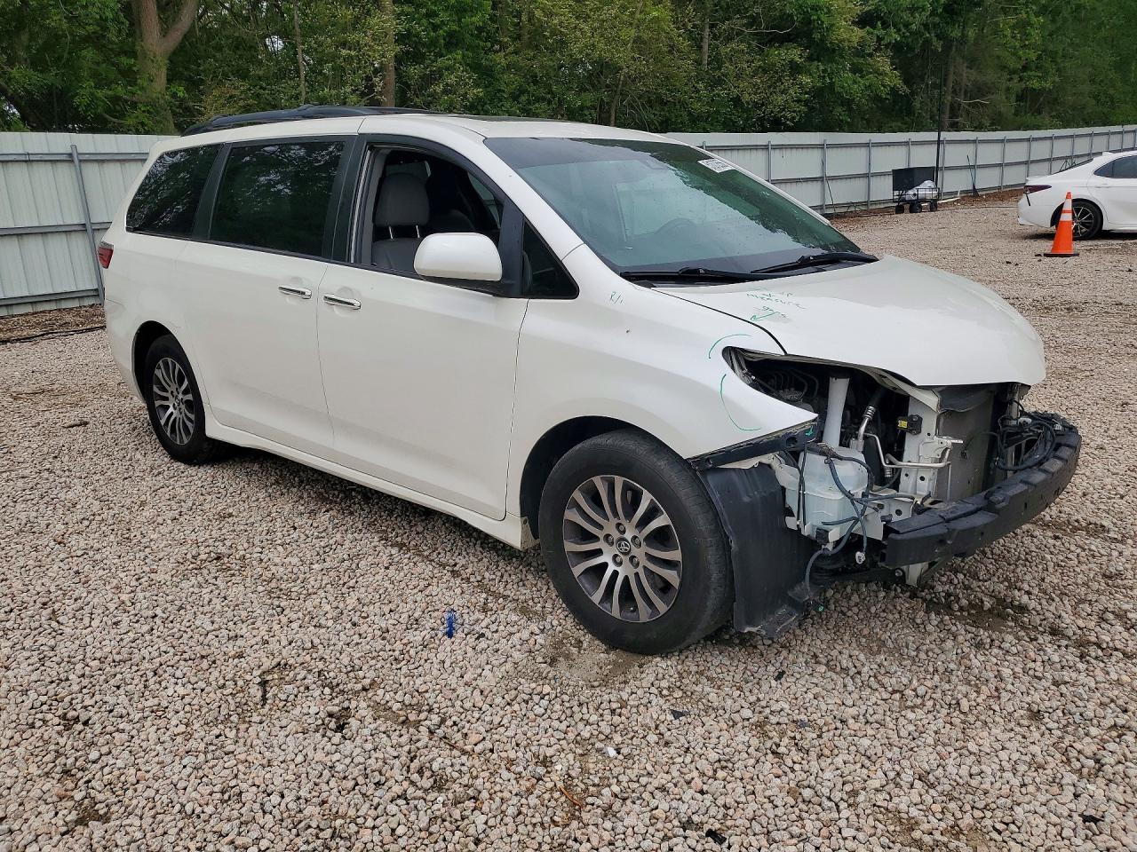 Toyota Sienna Xle 8-passenger