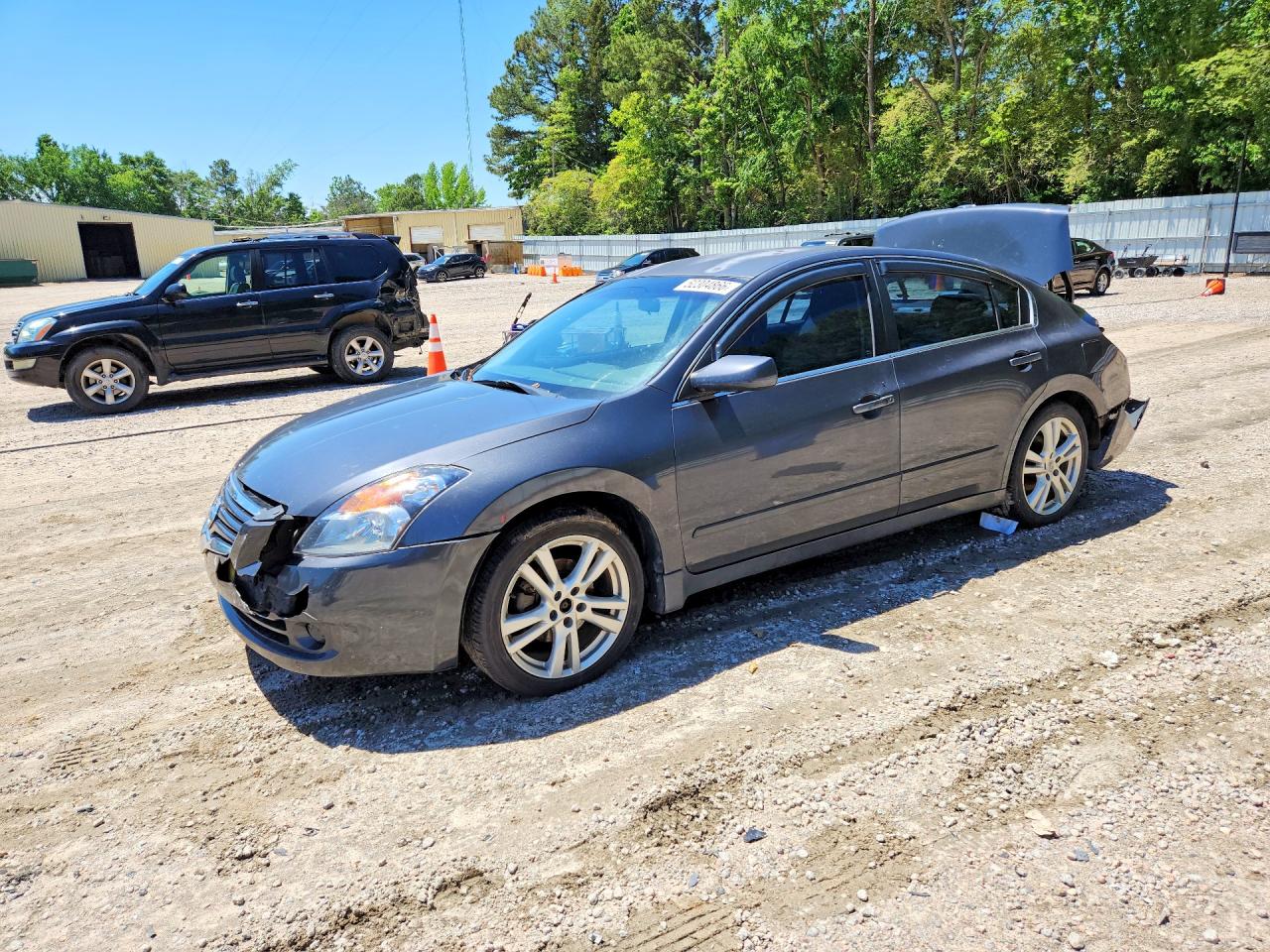 Salvage Nissan Altima Image