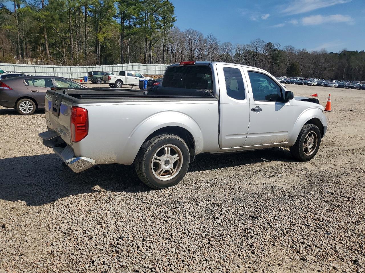 Nissan Frontier S
