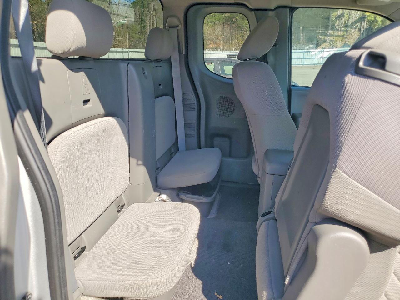 Nissan Frontier S