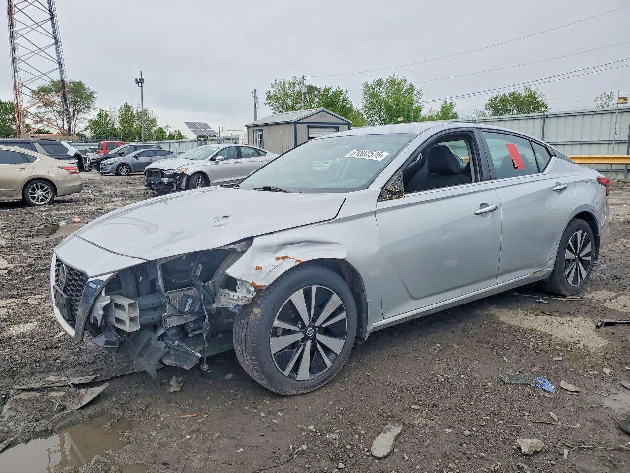 Salvage Nissan Altima Image