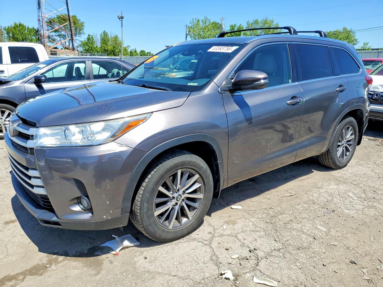Salvage Toyota Highlander Image