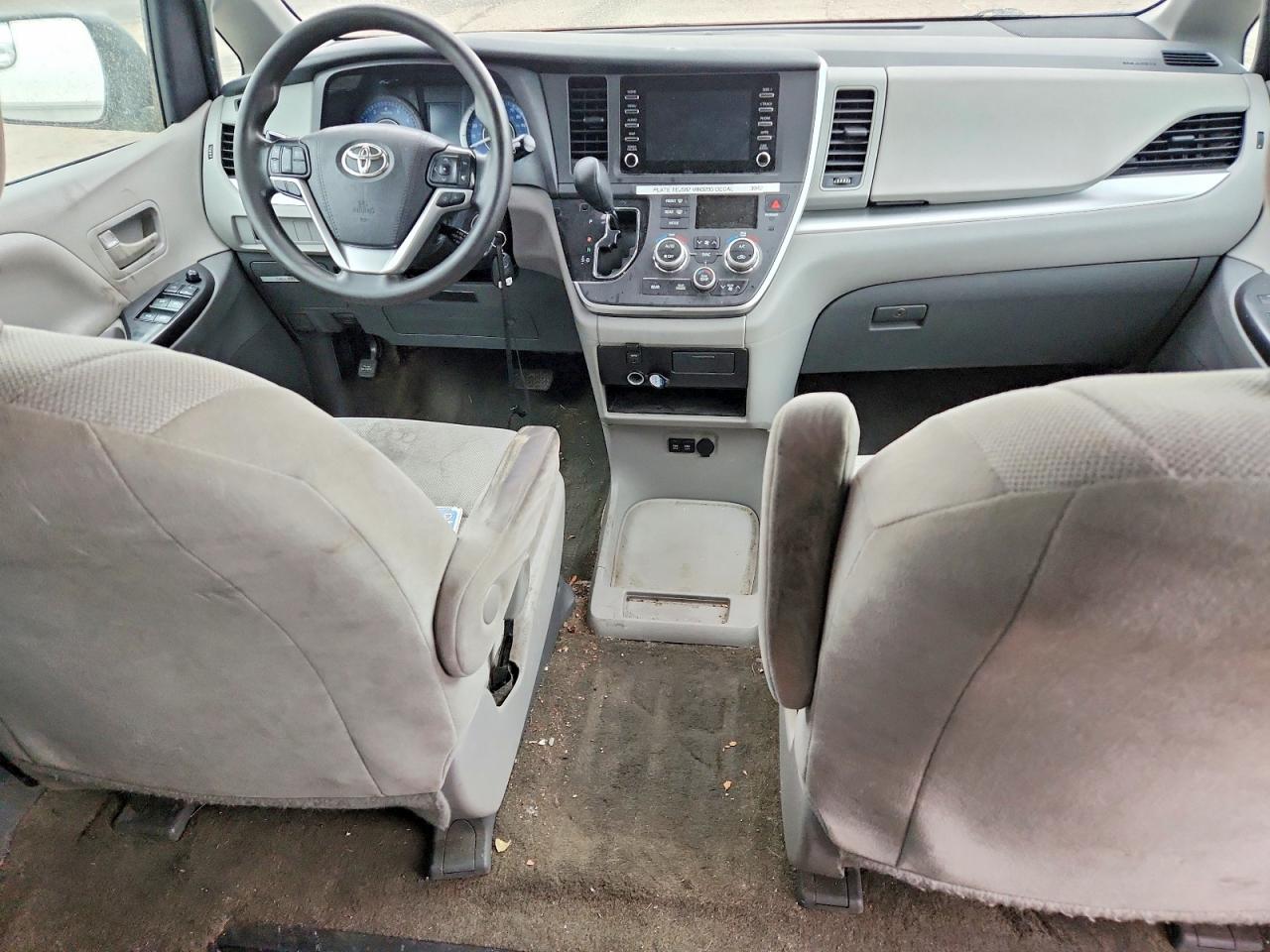 Toyota Sienna L