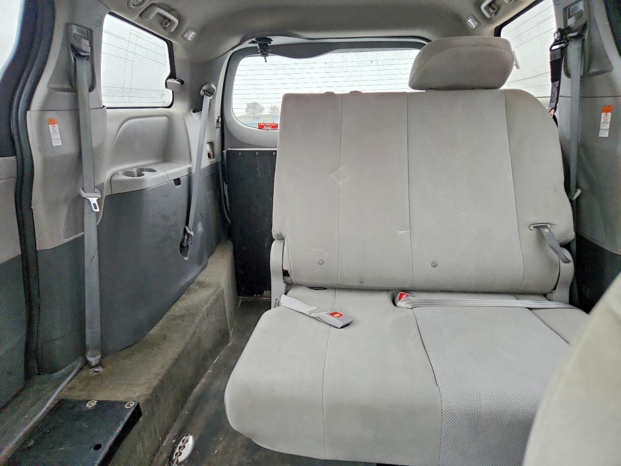 Toyota Sienna L