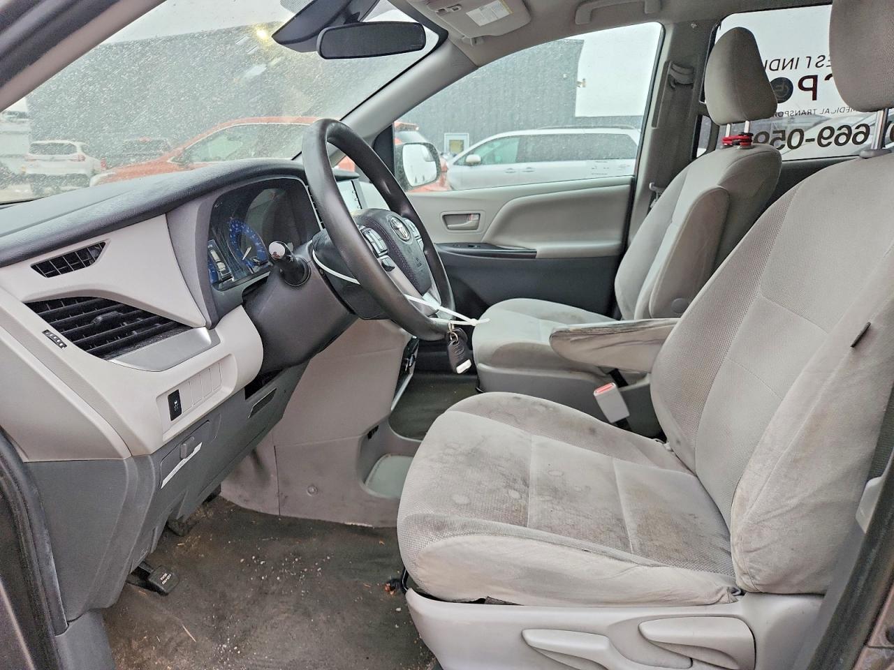 Toyota Sienna L