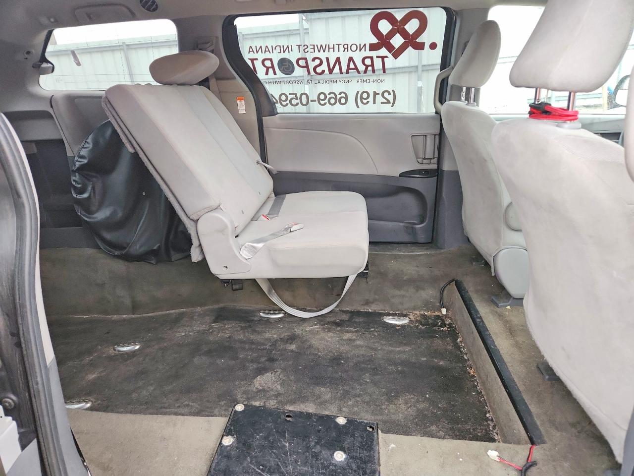 Toyota Sienna L