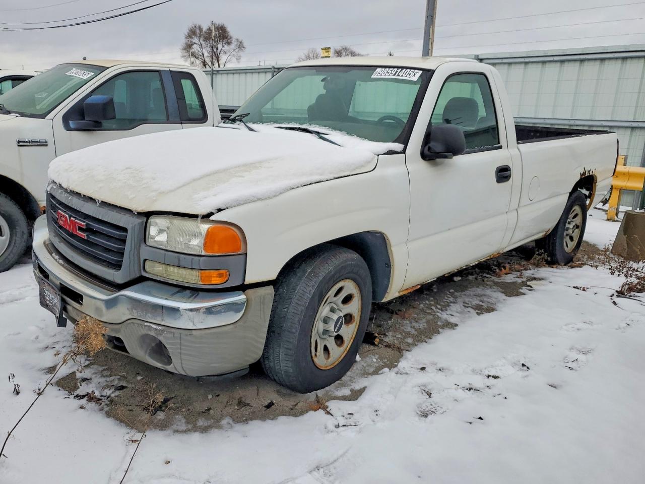 Salvage GMC Sierra Image