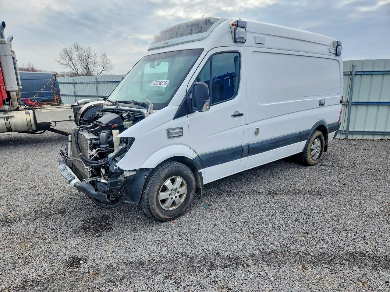 Salvage Mercedes-Benz Sprinter Image