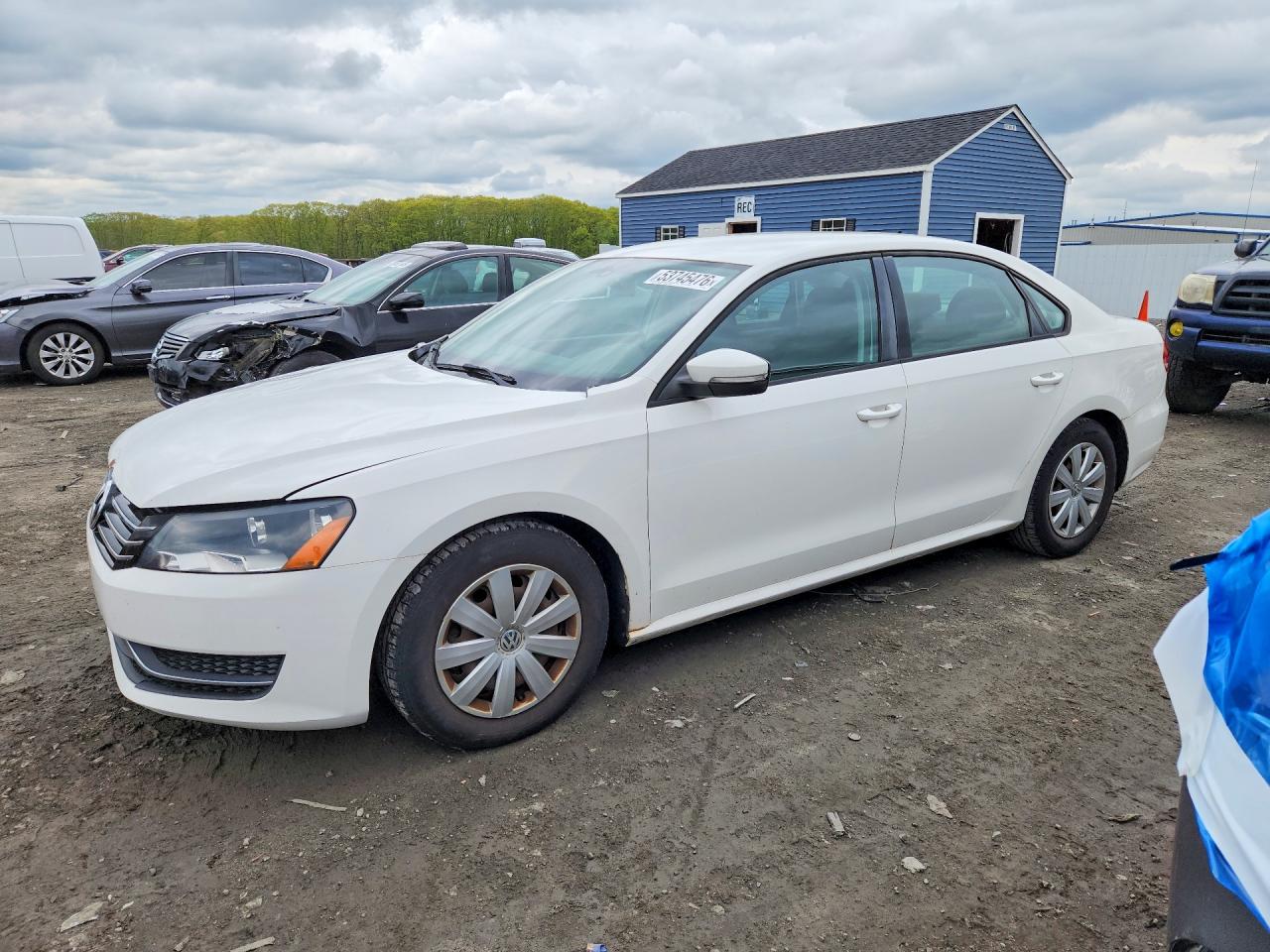 Salvage Volkswagen Passat Image