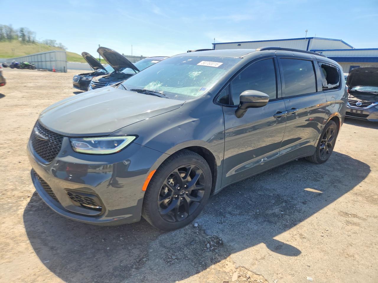 Salvage Chrysler Pacifica Image
