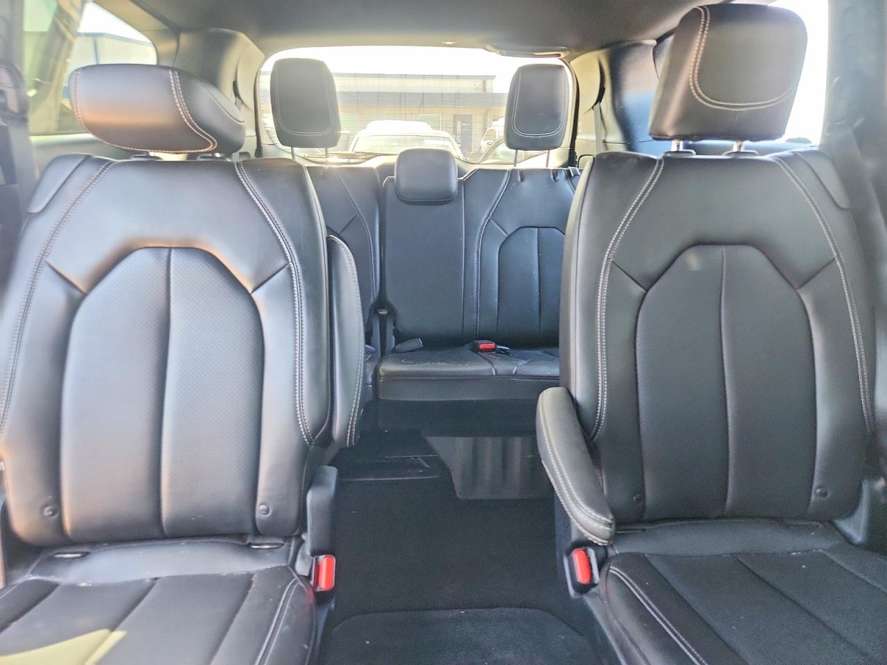 Chrysler Pacifica Touring L