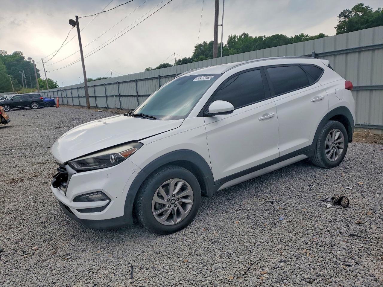 Salvage Hyundai TUCSON Image