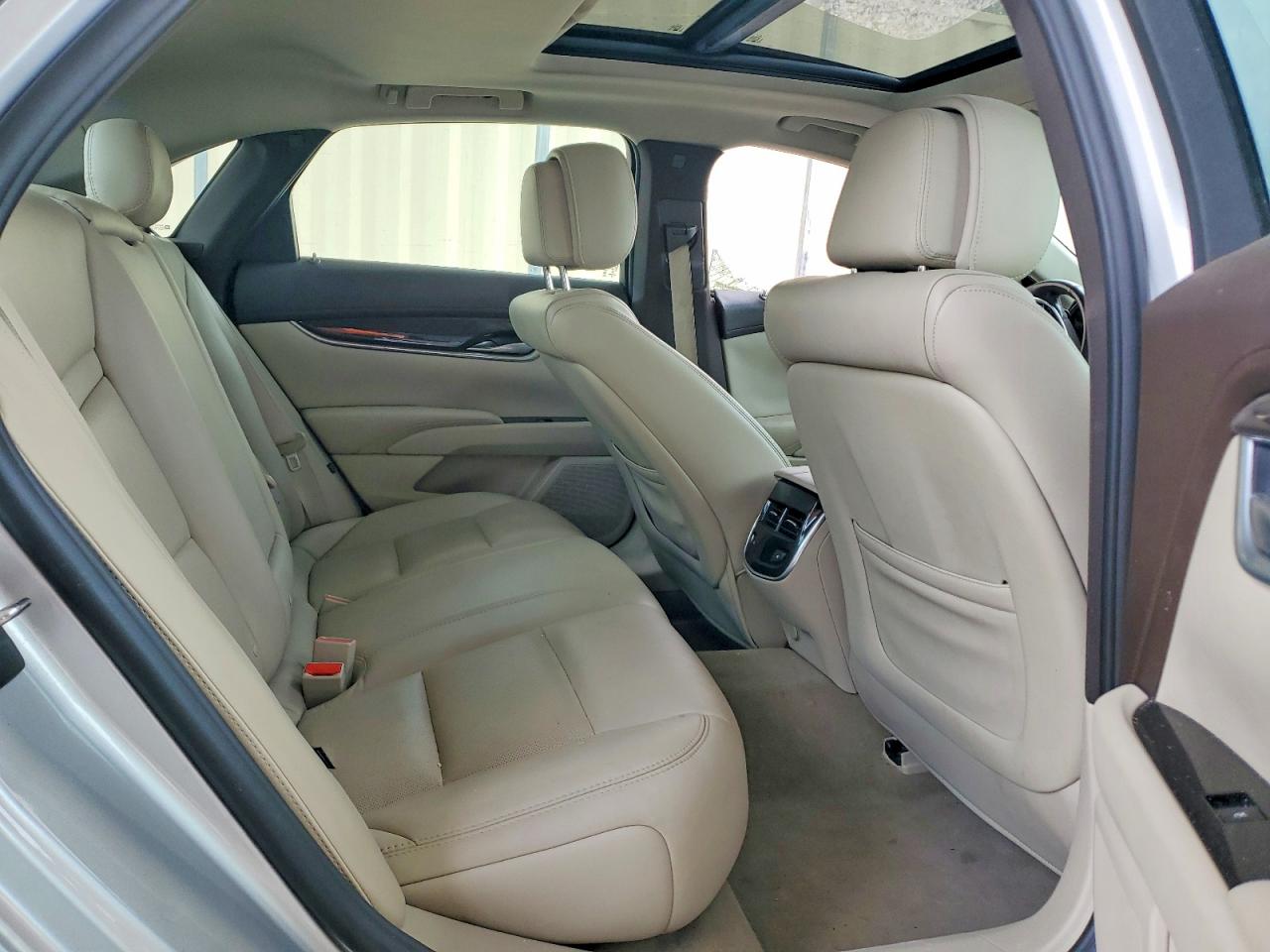 Cadillac XTS Luxury Collection