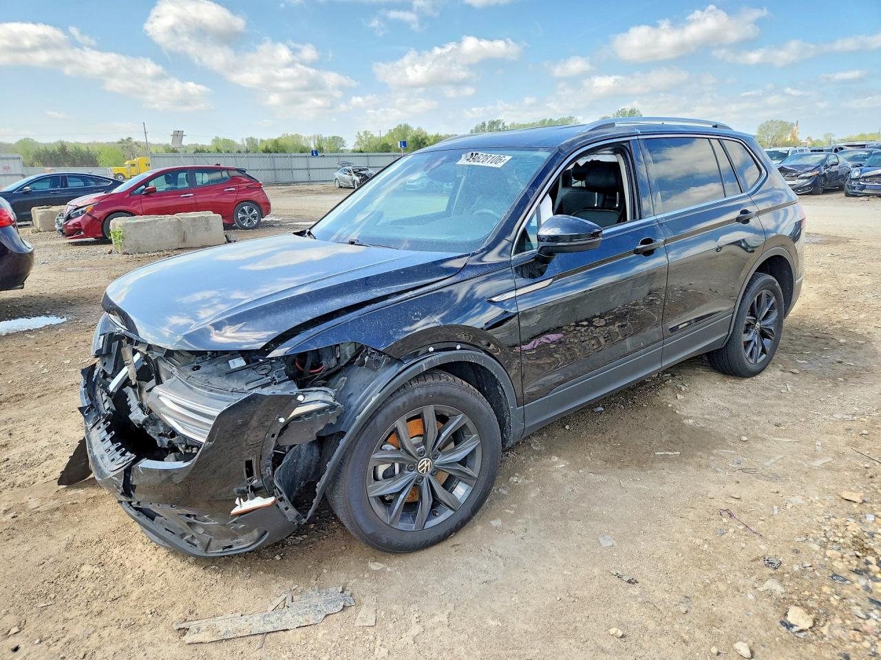 Salvage Volkswagen Tiguan Image