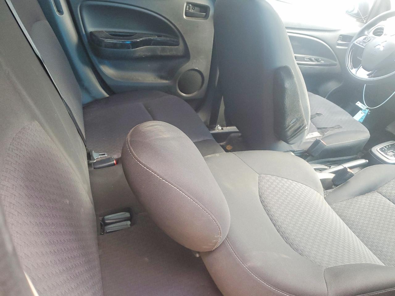 Mitsubishi Mirage Se