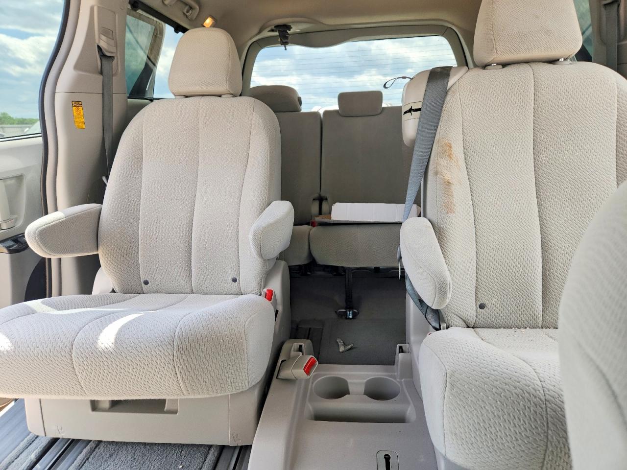 Toyota Sienna Le