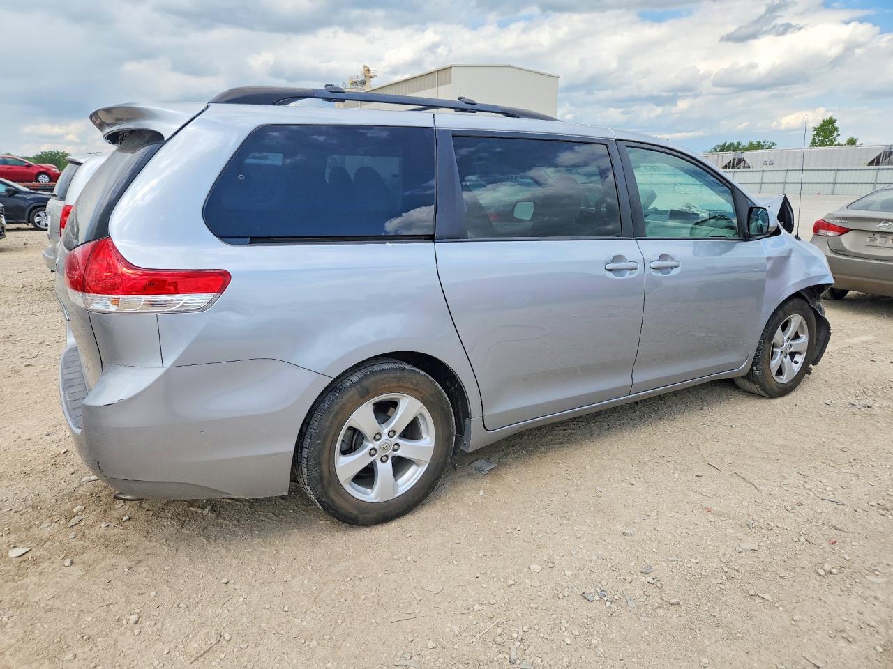Toyota Sienna Le