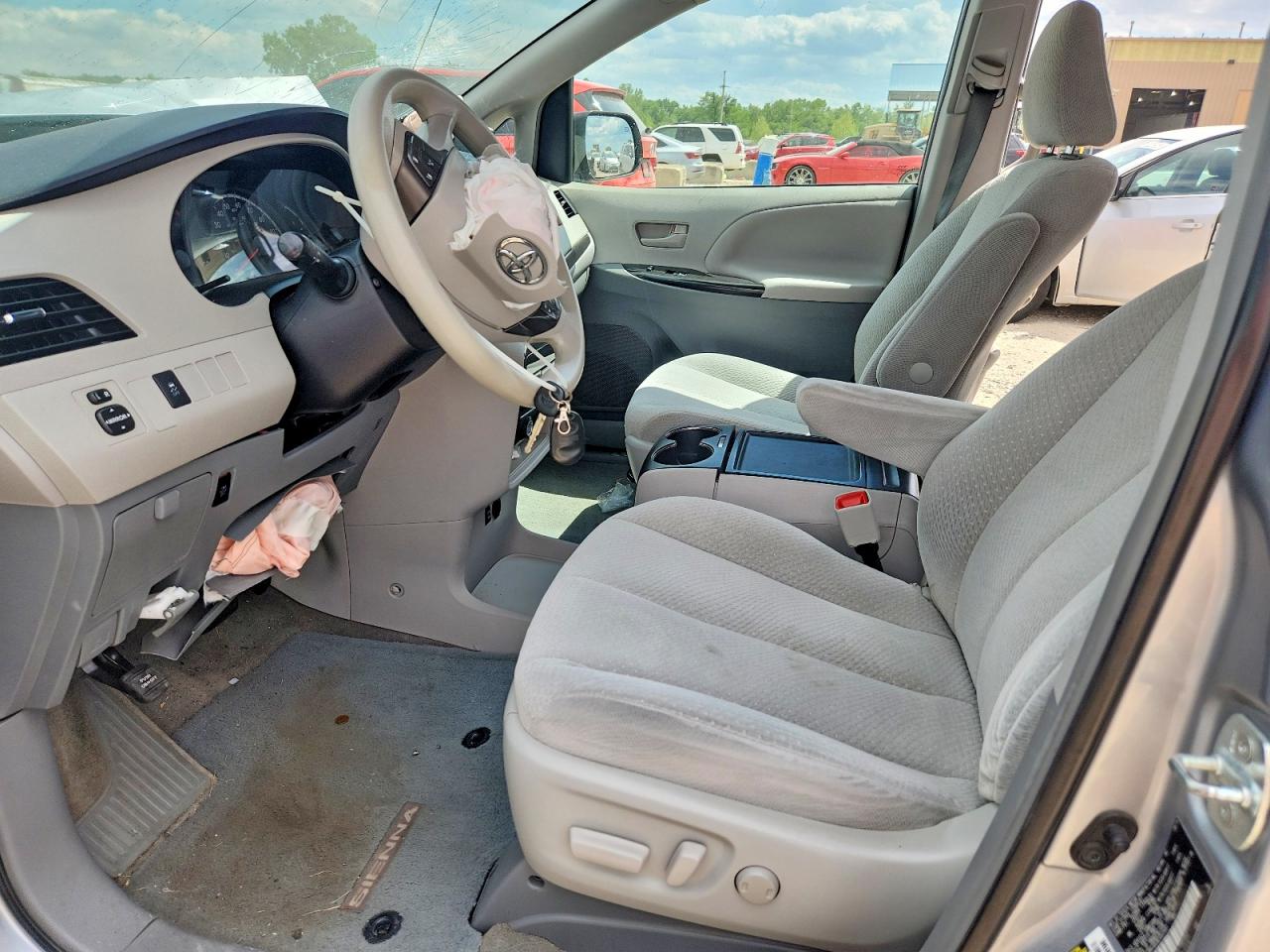 Toyota Sienna Le