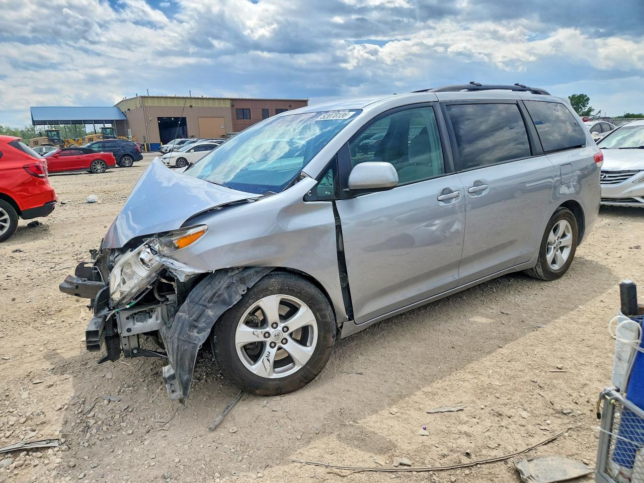 Salvage Toyota Sienna Image