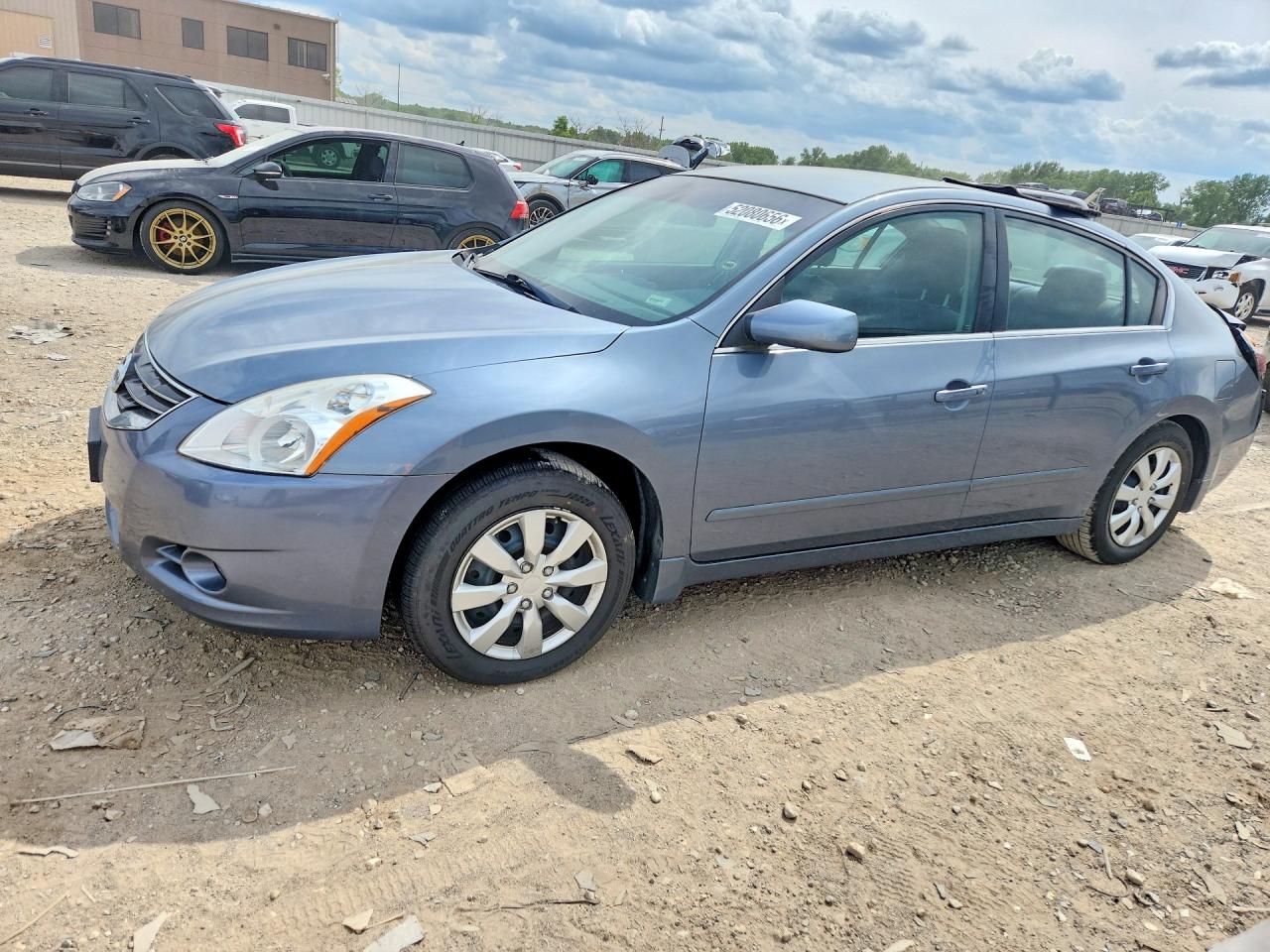 Salvage Nissan Altima Image