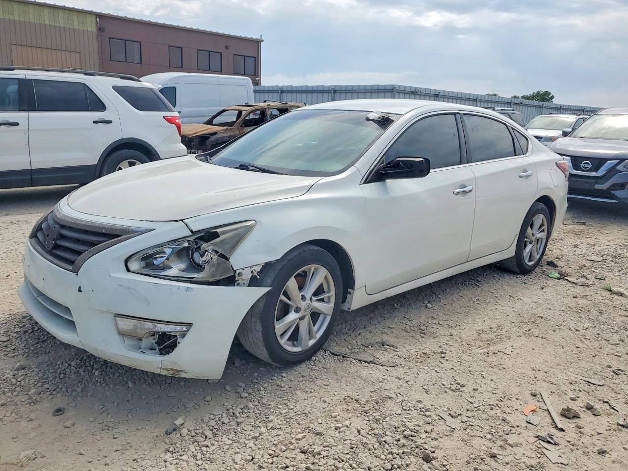 Salvage Nissan Altima Image