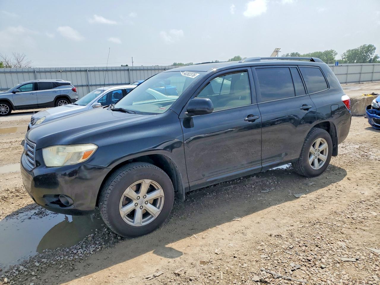 Salvage Toyota Highlander Image