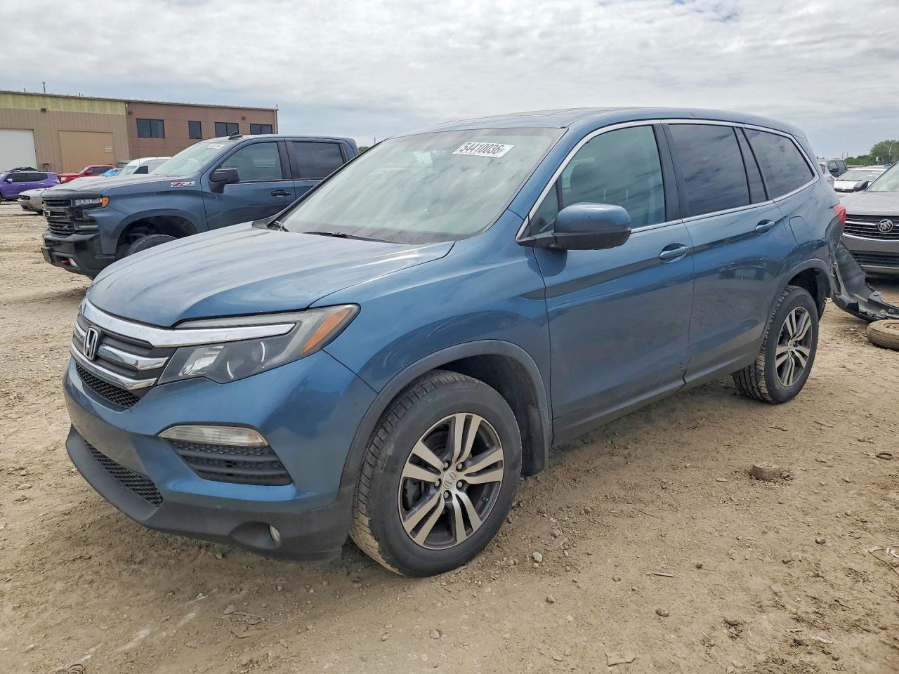 Salvage Honda Pilot Image